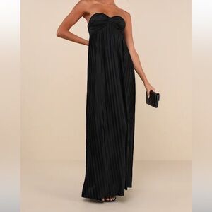Lulu's Black Strapless Pleated Dress